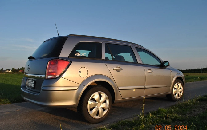 Opel Astra cena 9999 przebieg: 212272, rok produkcji 2006 z Iłża małe 301